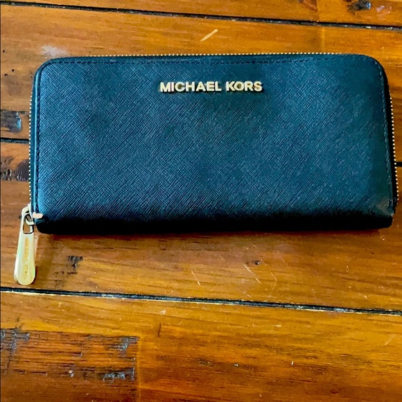 Michael Kors Handbags - Michael Kors wallet